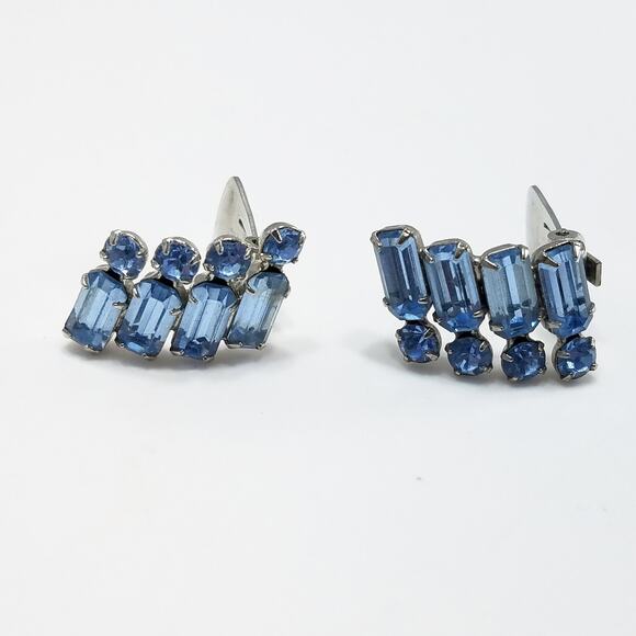 Vintage WEISS Powder Blue Clip Earrings, Silver Tone 1950s Austrian Crystal - Picture 6 of 10